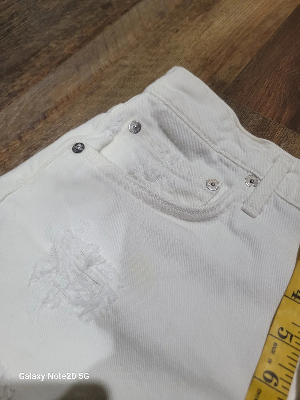 AGOLDE White Distressed Mid Rise Button Fly Denim Shorts Size 26 EUC Inseam 2